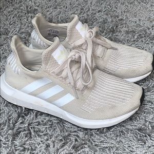 ADIDAS SWIFT RUN